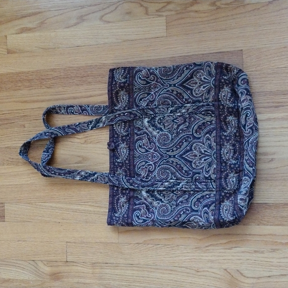 Vera Bradley Handbags - Vera Bradley Tote with pockets